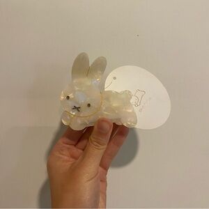 NWT Pearl/Ivory/White Claw Clip for Hair